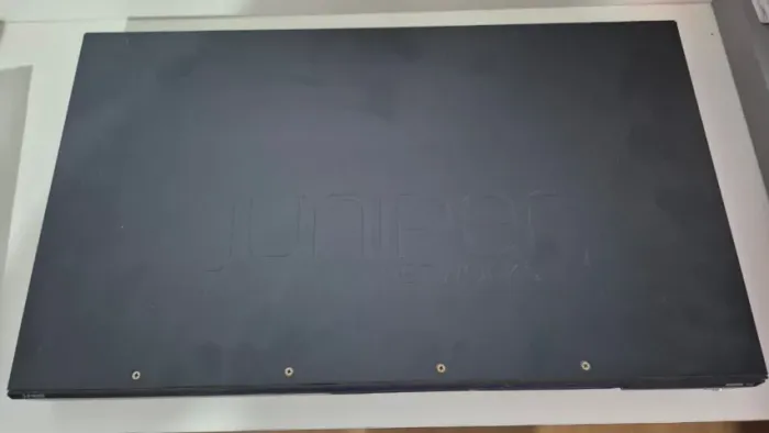 Switch Juniper EX2200-24P PoE Gerenciável - 24 Portas Gigabit