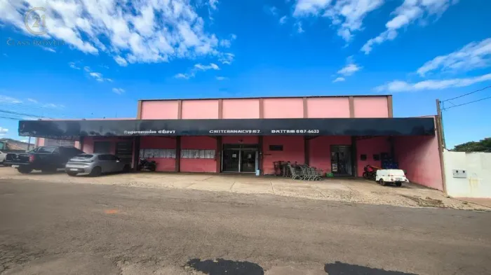 Barracão à venda e para alugar em Londrina, Leonor, com 695 m²