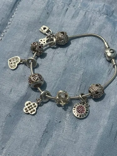 Pulseira Pandora com os berloques