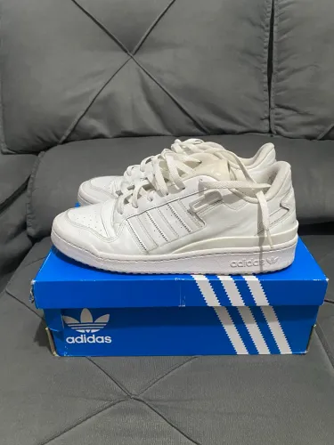 Tênis adidas