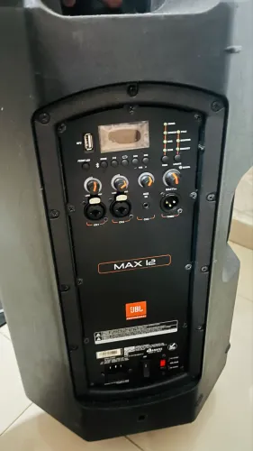 Caixa jbl 12 max