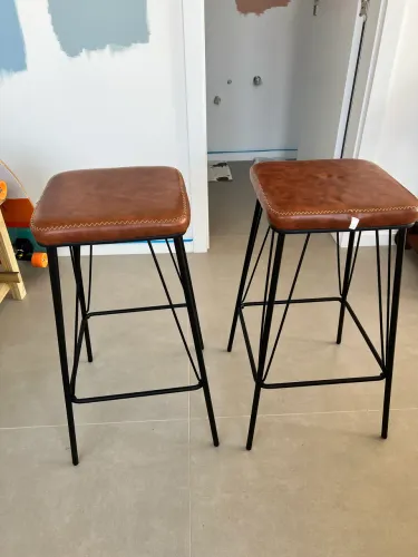 Kit 2 Banquetas Tok&Stok Alta Marrom Couro Sintético - Excelente Estado