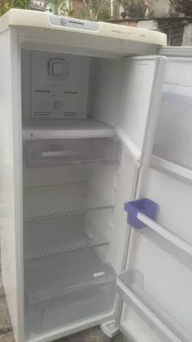 Jeladeira Electrolux semi nova