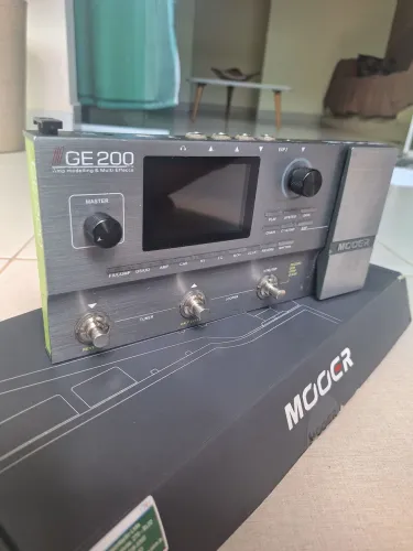 Pedaleira Mooer ge 200