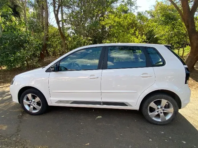 Volkswagen Polo Sportline 1.6 MI Total Flex 8V 5P 2014