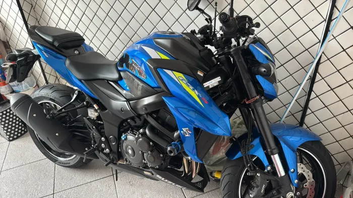 Suzuki gsxs 750