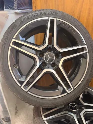 Vendo jogo rodas Mercedes AMG com pneus