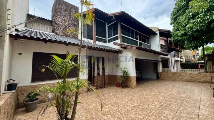 Casa com Piscina e 4 Dormitórios no Jardim Planalto - Porto Alegre/RS