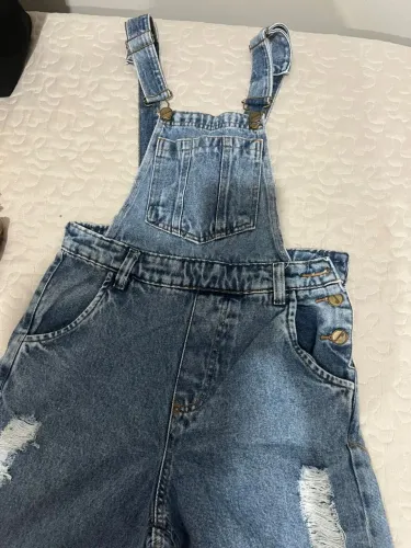 Macacão jeans tamanho 36 usado poucas vezes apenas 3 x <br>R$80,00