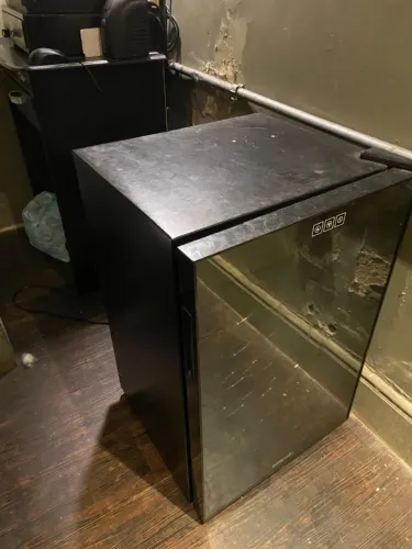 adega climatizada para 24 vinhos 220W