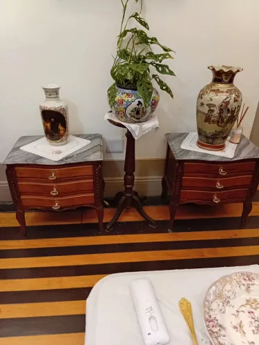 Cômoda clássica de madeira