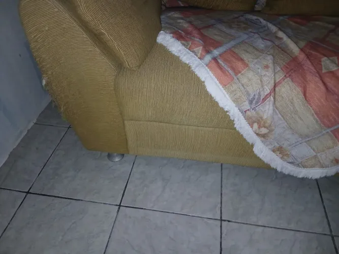 Móvel Sofá Usado! em último estado.