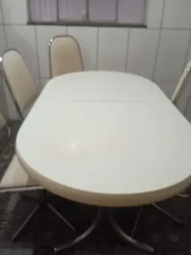 Mesa com 6 cadeiras