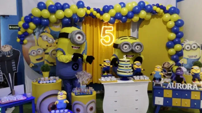 Personagens vivos Minions cosplay Festa