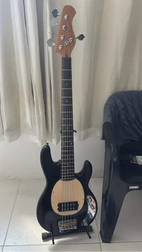 Baixo condor musicman