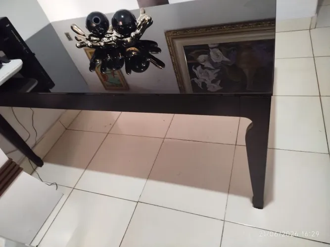 Mesa de jantar com 6 vagas para sentar-se