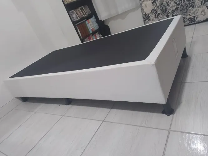 Cama Box de solteiro (sem colchão)