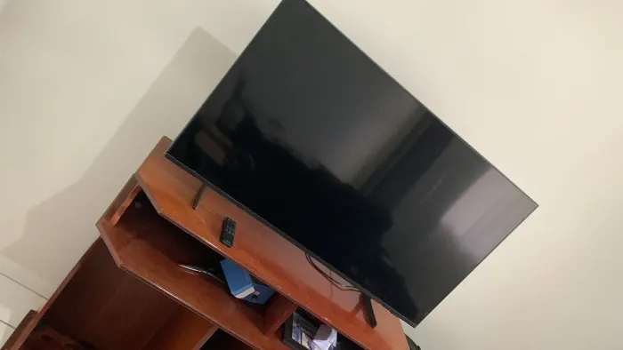 VENDO SMART TV SAMSUNG 43" CRYSTAL 4K U8600F 2025 - R$ 1.850,00