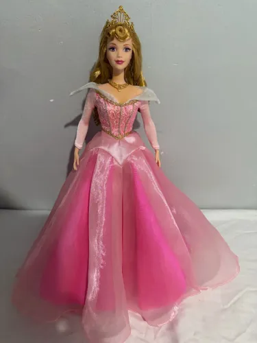Boneca Barbie sleeping Beauty ( Bela adormecida)