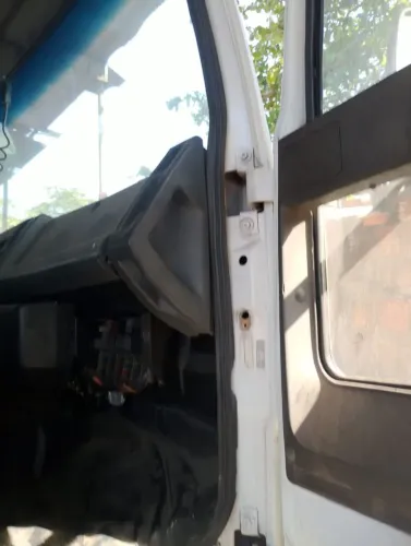 Caminhão Ford Cargo 1517