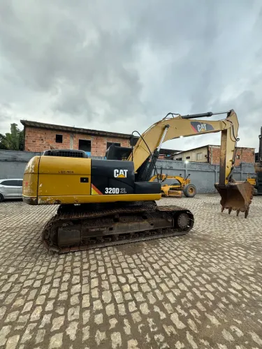 Escavadeira Cat 320D2L