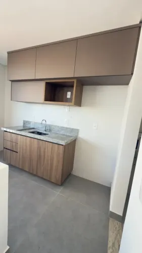 Apartamento com 103m2 3 suítes plenas completo em armários, localizado na T-8 ao lado do C