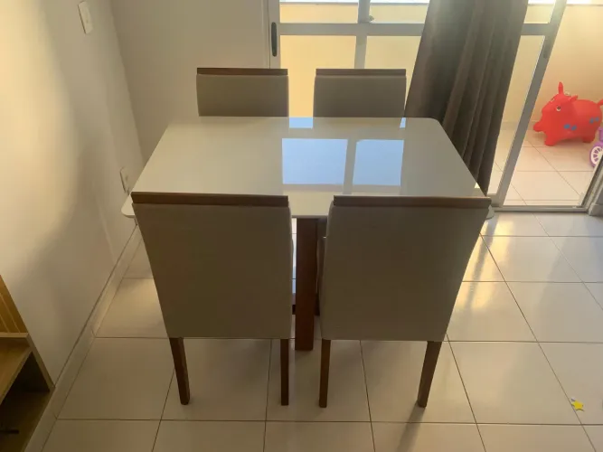 Mesa nova de madeira
