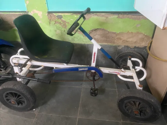 Karticiclo pedalavel com banco regulável peneu maciço