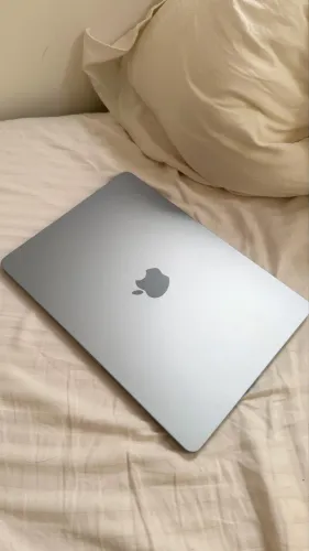 MACBOOK M4 2025