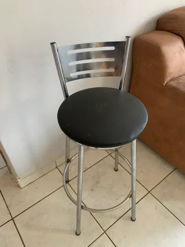 BANQUETA ALTA CROMADA COM ENCOSTO - ASSENTO PRETO