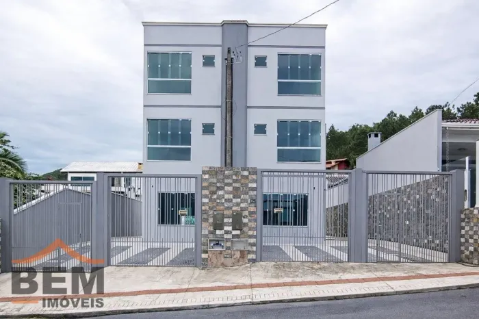 Sobrado Tríplex Geminado à Venda no Bairro Ariribá - Balneário Camboriú