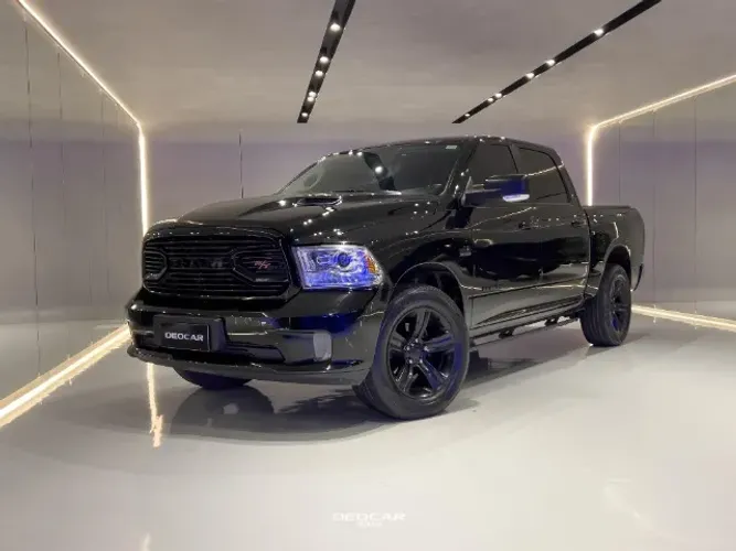 Ram Classic Laramie Night Edition 5.7 V8 16V Gasolina 4X4 Aut. 2022