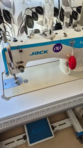 Máquina de costura industrial Jack F4