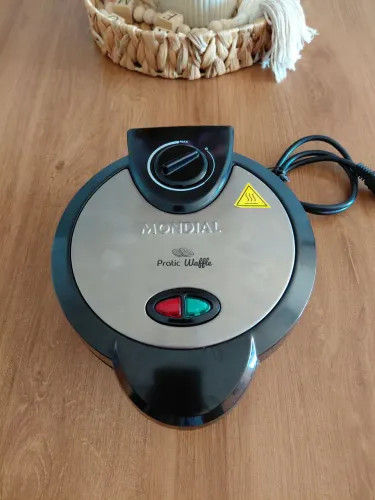 Máquina de Waffle Mondial