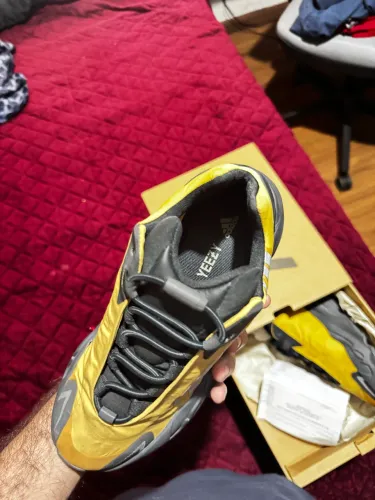 ADIDAS YEEZY 700v3