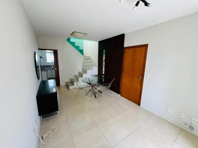 Cobertura duplex de alto padrão para locação na Savassi | 150m², 2 quartos e área gourmet
