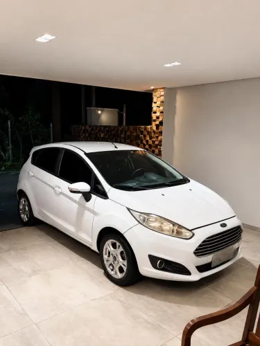 Ford Fiesta 1.6 16V Flex Aut. 5P 2015