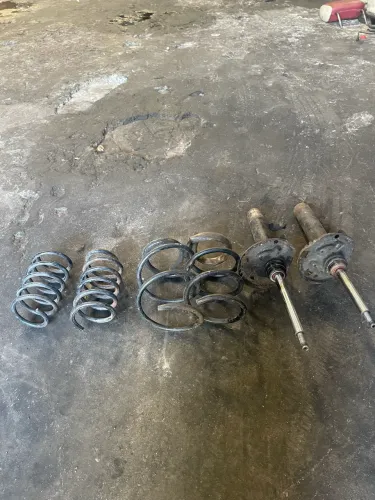 Suspensão e mola preparada