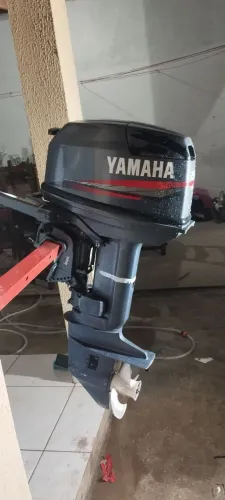 Vendo motor de popa 25 Hp Yamaha 2010 muito conservado com documentação valor 9.500
