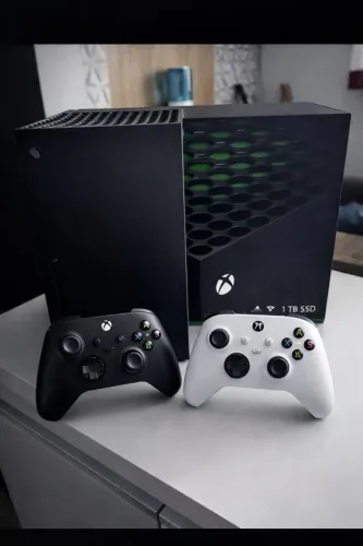 Xbox série X 1Tb SSD / Com leitor de disco / Dois controles (Original Microsoft)