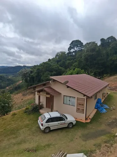 Venda de chacara alto padrão com casa de 100m2 e area de churrasco com piscina tb com100m2
