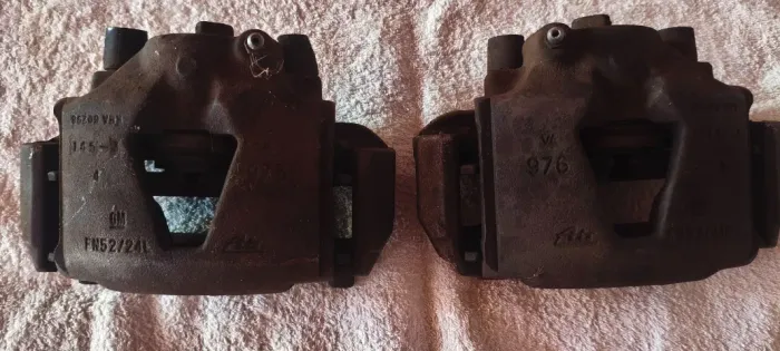 Kit pinças disco e pastilhas freio dianteiro 256mm Calibra Vectra e Corsa GSi