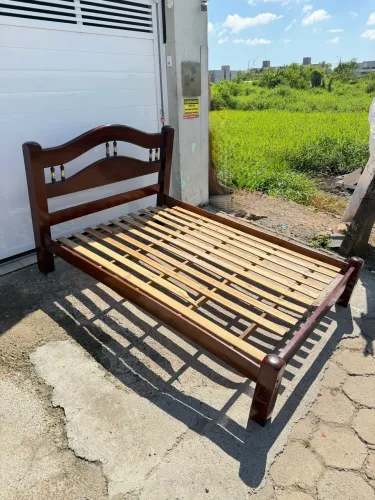 Cama de casal madeira maciça 