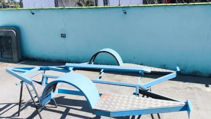 Carretinha jet-ski inacabada