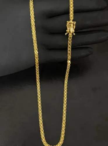 Corrente banhada ouro.