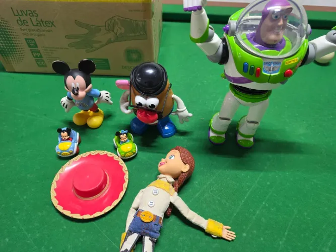 Colecao toy story e outros