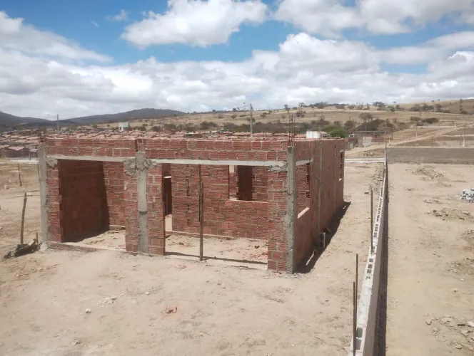 Terreno com casa em ponto de laje *