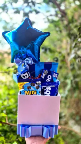 Cesta de Doces Completa com Balão - Presente Azul