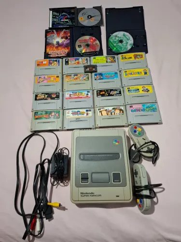 Console Super famicon com 16 jogos dele, 2 jogos de ps2, 1 jogo de ps1 e um jogo de gba.