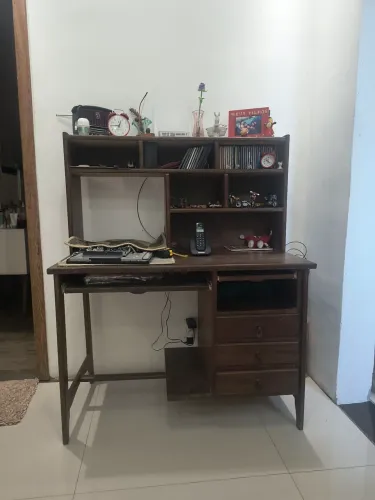 Escrivaninha de sucupira usado